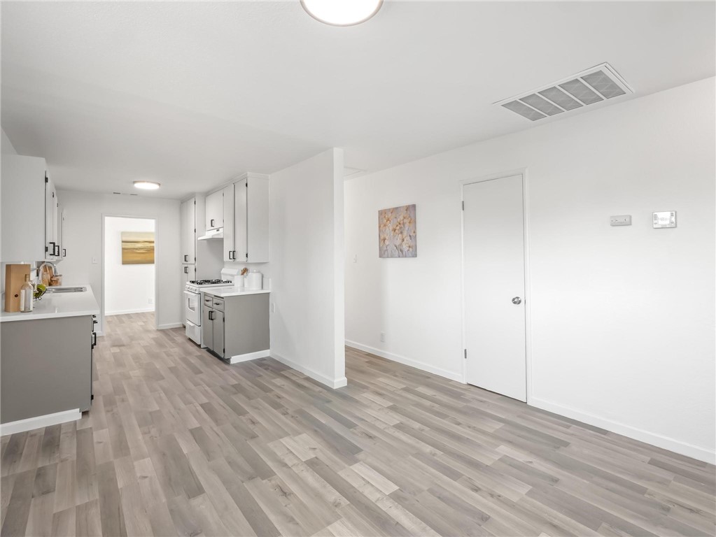 1028 W Holland Ave, Fresno, CA 93705