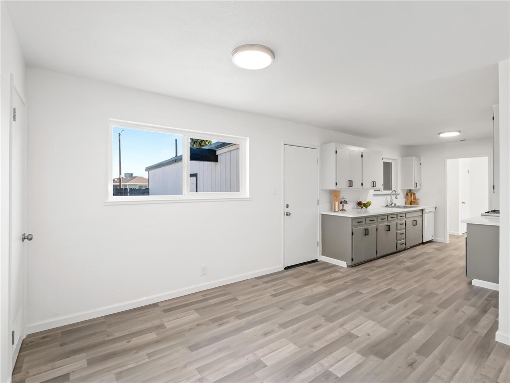 1028 W Holland Ave, Fresno, CA 93705