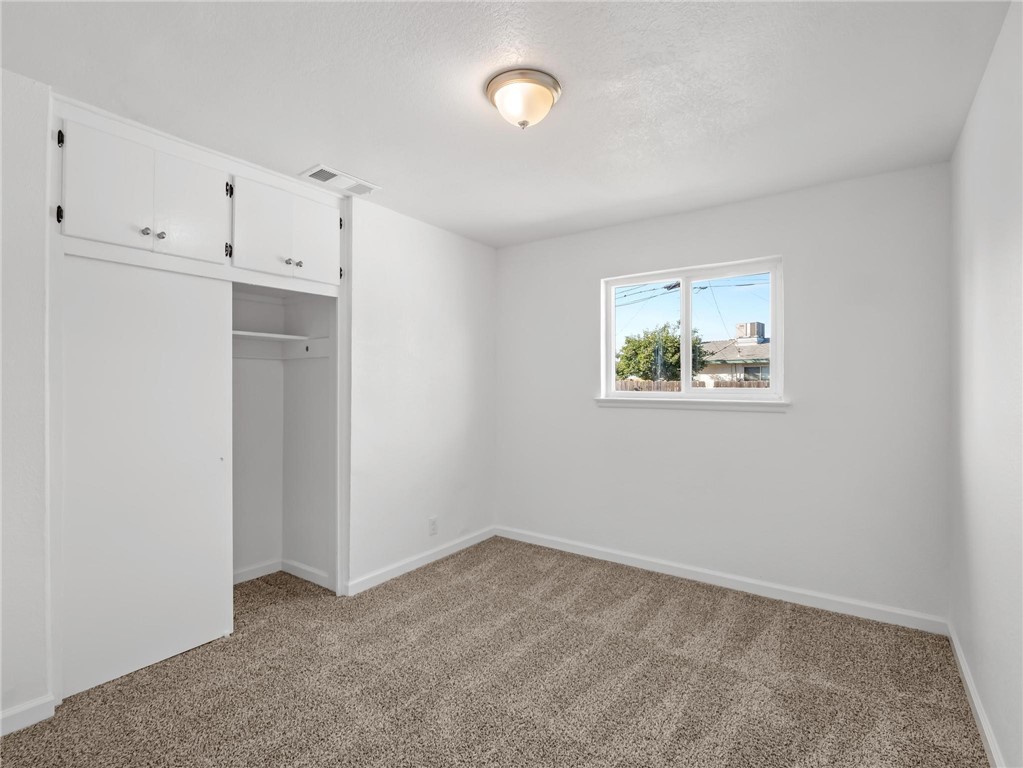 1028 W Holland Ave, Fresno, CA 93705