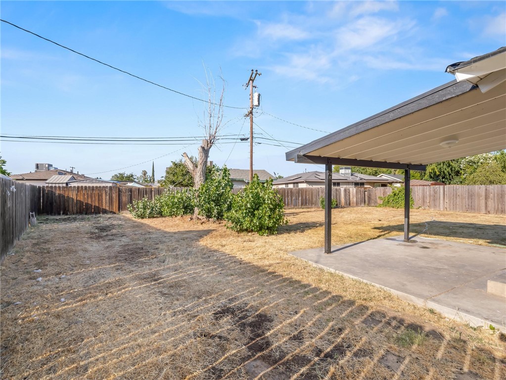 1028 W Holland Ave, Fresno, CA 93705