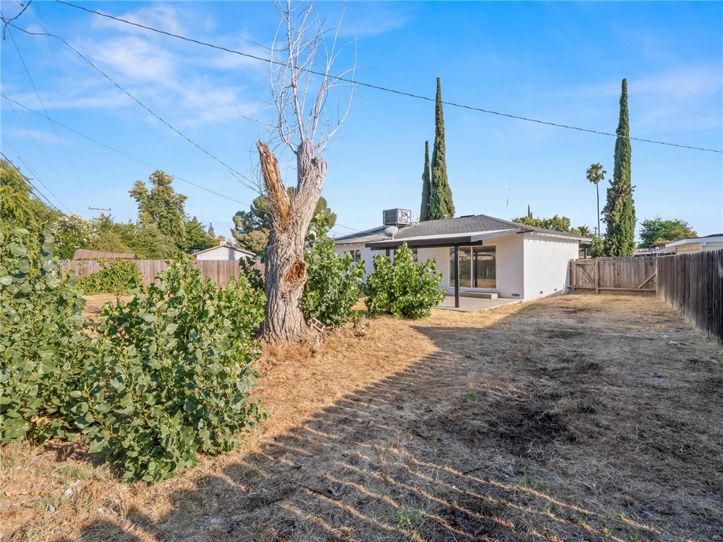 1028 W Holland Ave, Fresno, CA 93705