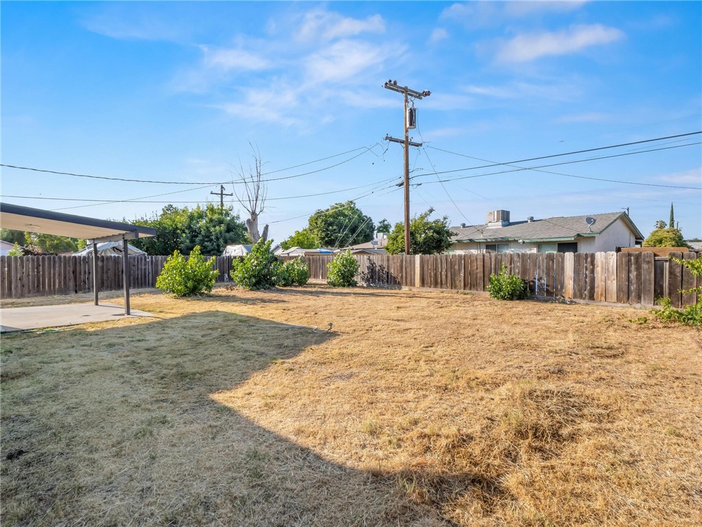1028 W Holland Ave, Fresno, CA 93705