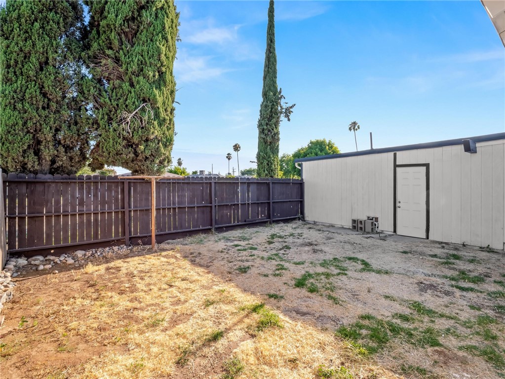 1028 W Holland Ave, Fresno, CA 93705