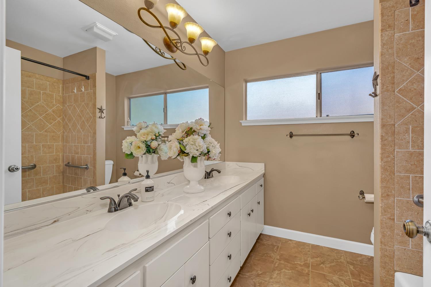 6067 N Teilman Ave, Fresno, CA 93711