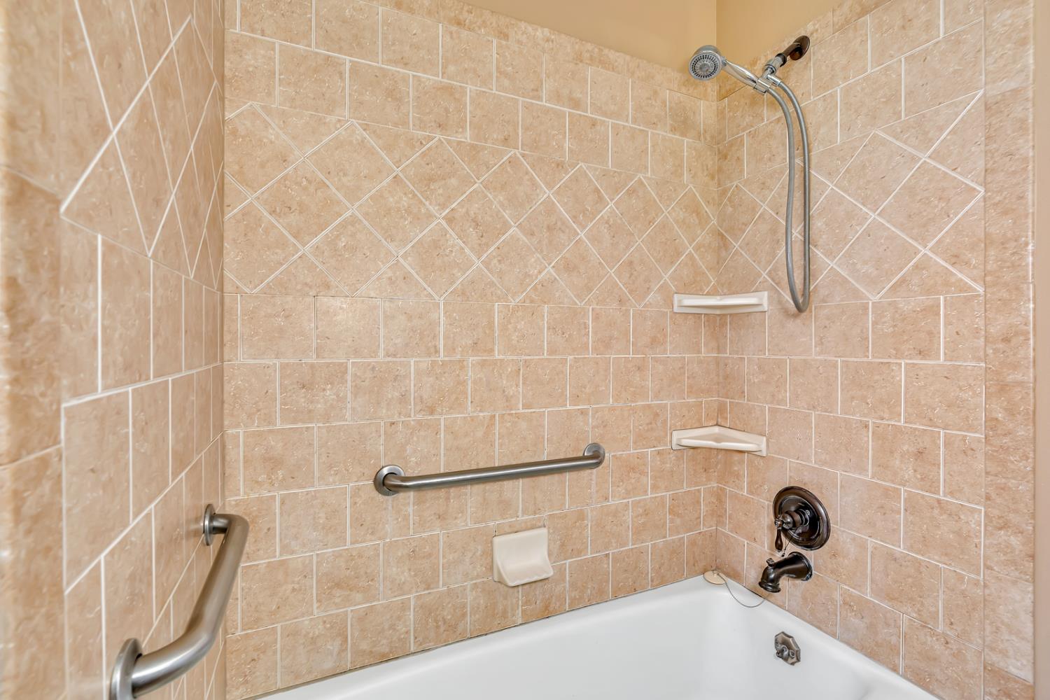 6067 N Teilman Ave, Fresno, CA 93711