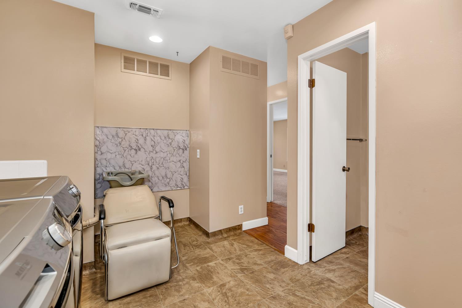 6067 N Teilman Ave, Fresno, CA 93711