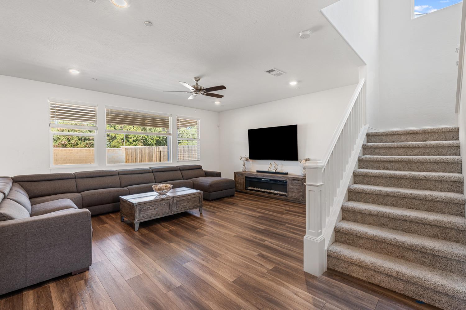 6338 E Ramona Way, Fresno, CA 93727