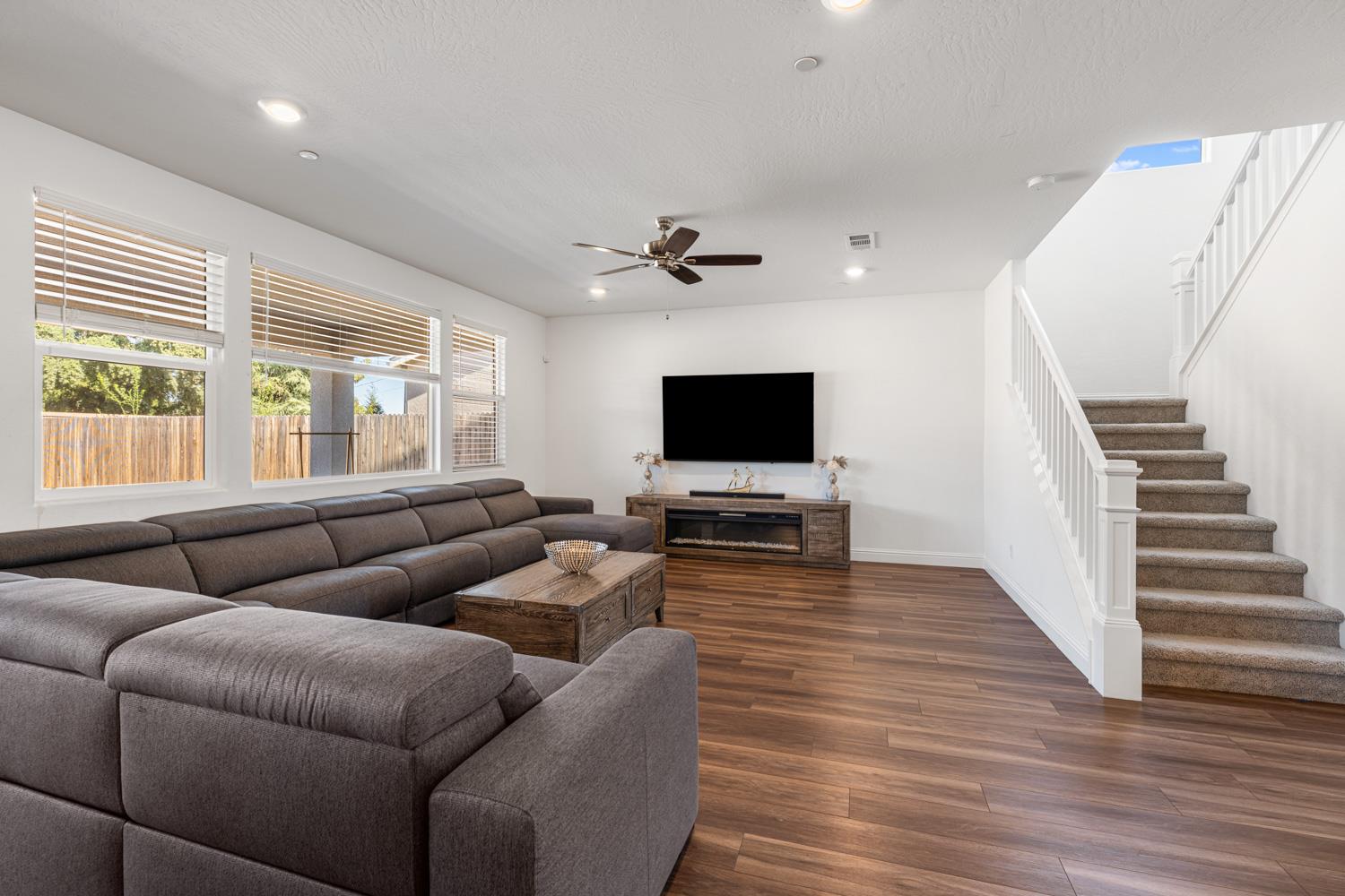 6338 E Ramona Way, Fresno, CA 93727