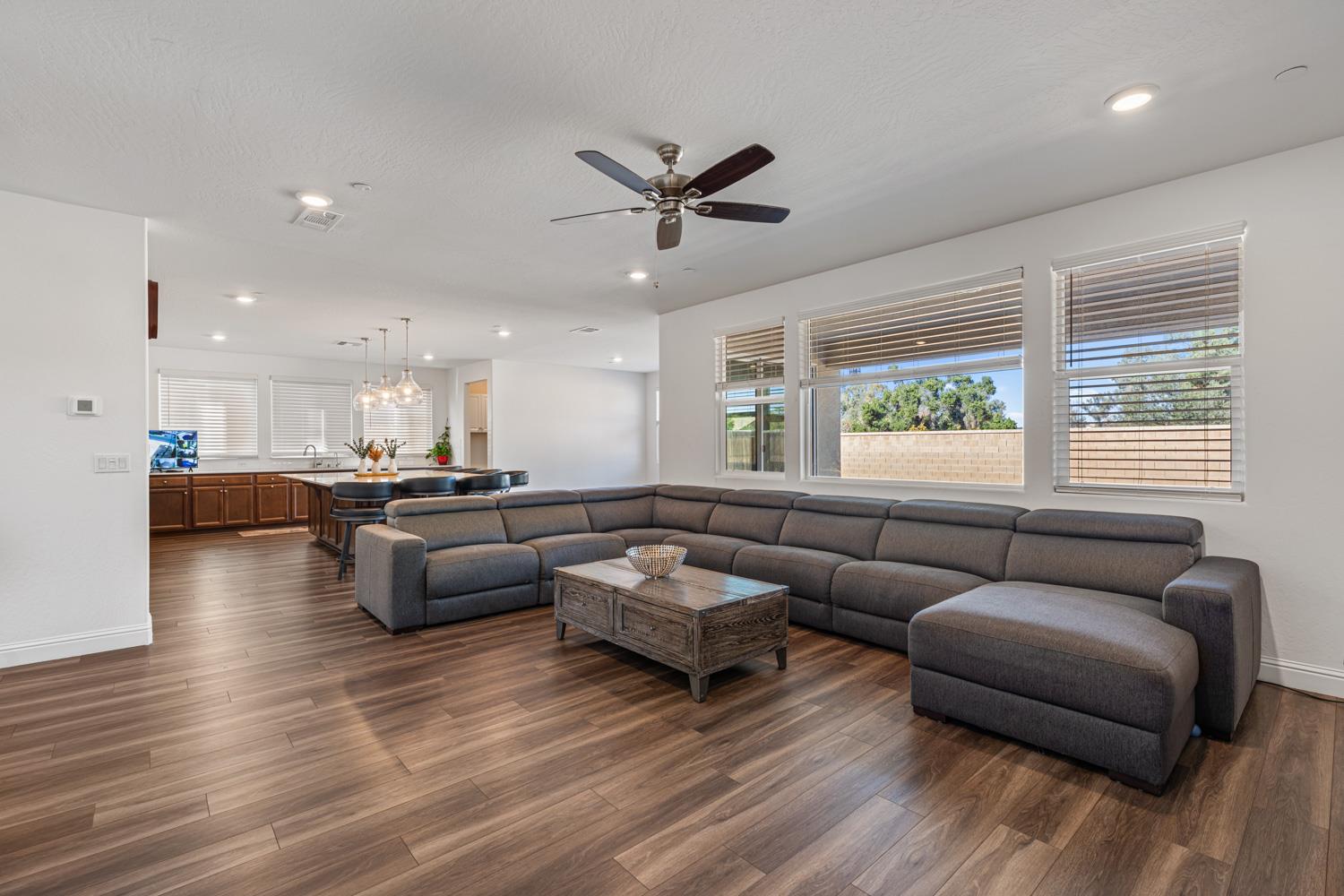 6338 E Ramona Way, Fresno, CA 93727