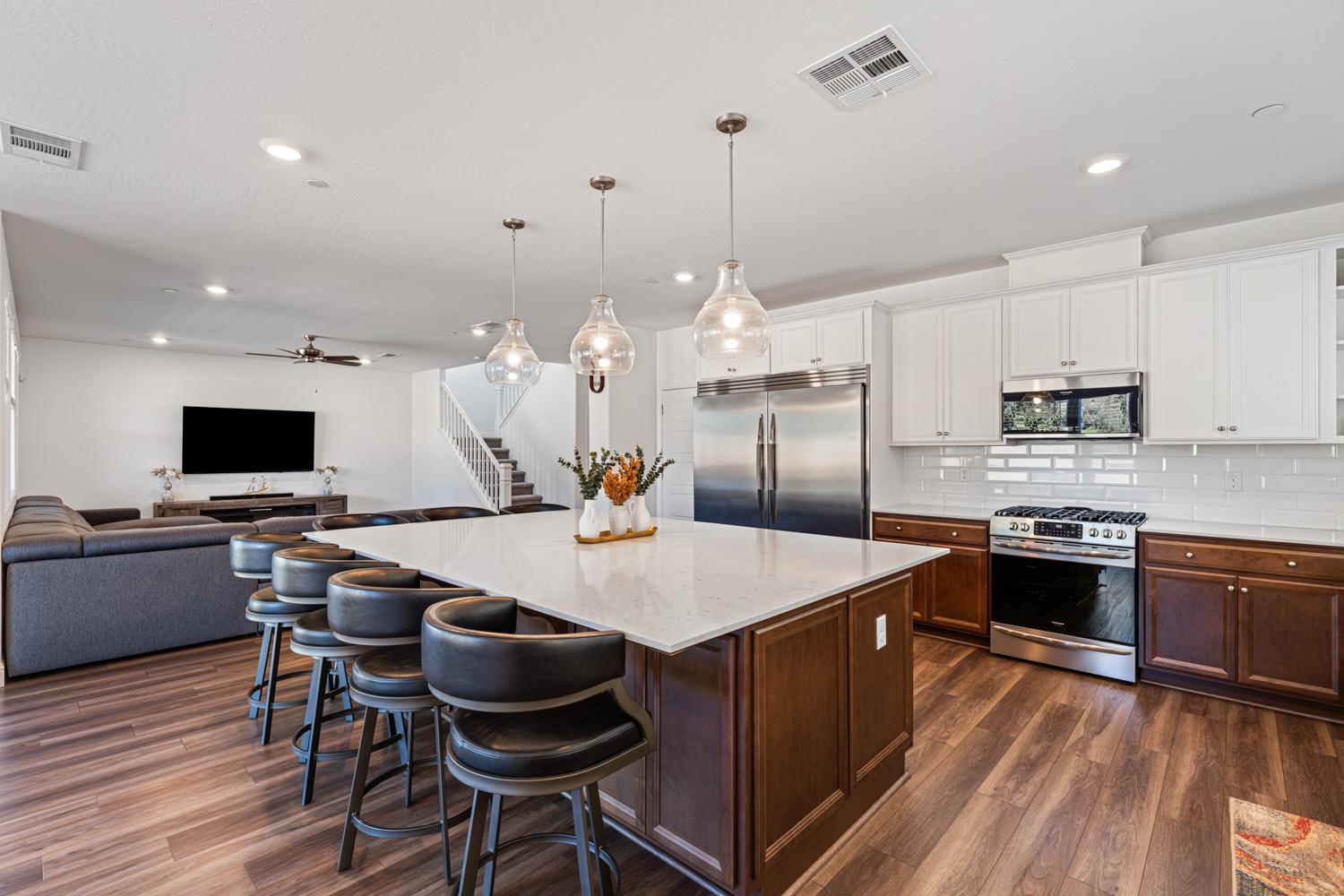 6338 E Ramona Way, Fresno, CA 93727