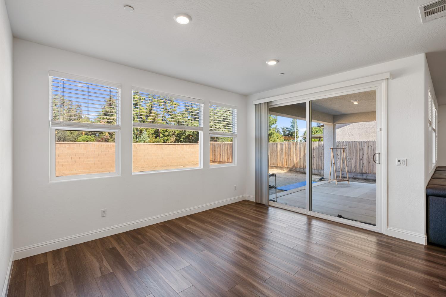 6338 E Ramona Way, Fresno, CA 93727