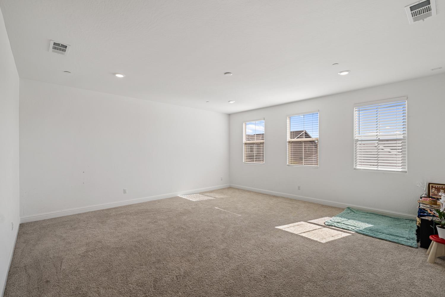 6338 E Ramona Way, Fresno, CA 93727