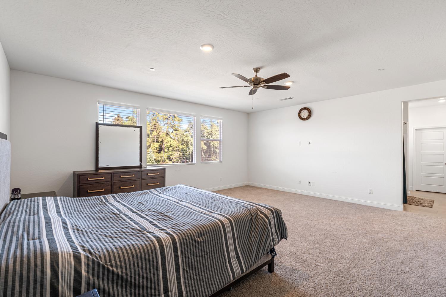 6338 E Ramona Way, Fresno, CA 93727