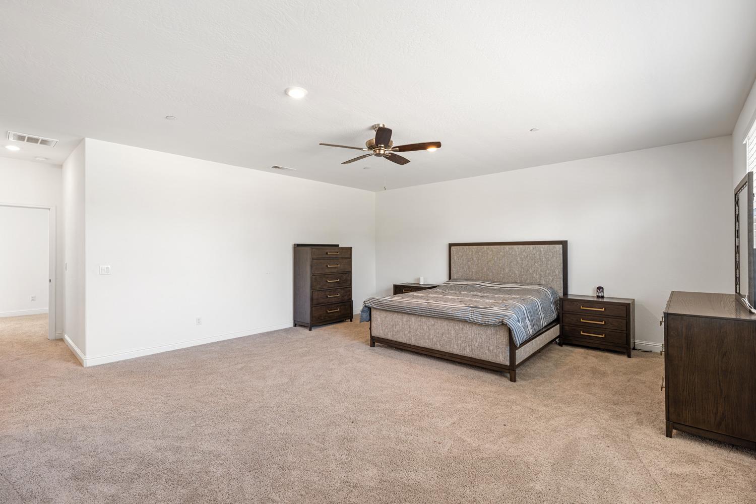 6338 E Ramona Way, Fresno, CA 93727