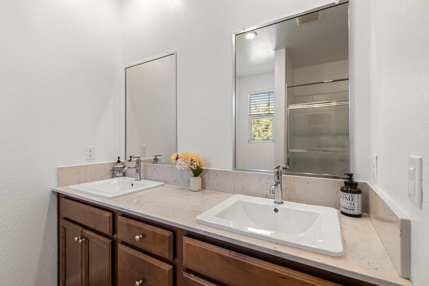 6338 E Ramona Way, Fresno, CA 93727