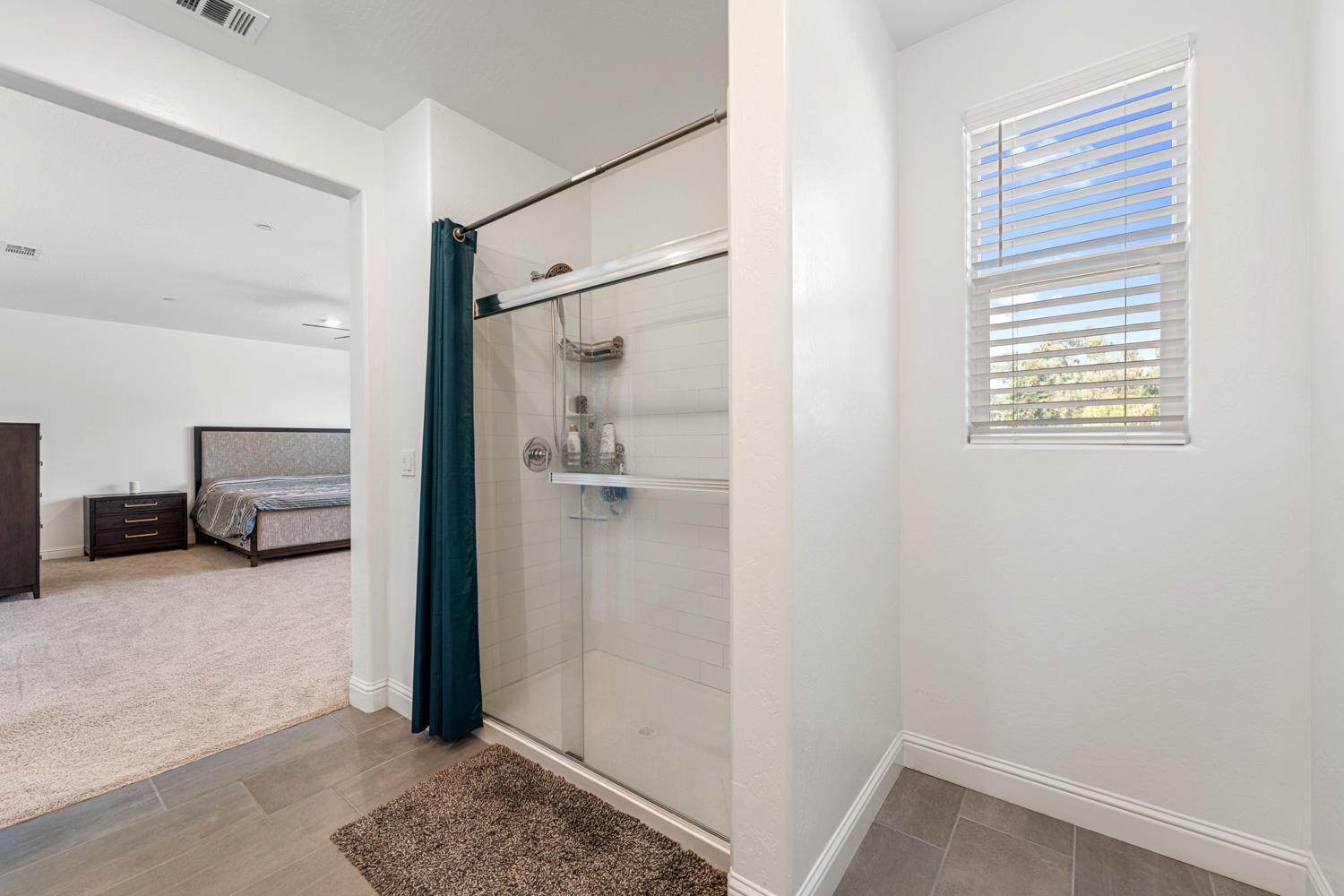 6338 E Ramona Way, Fresno, CA 93727