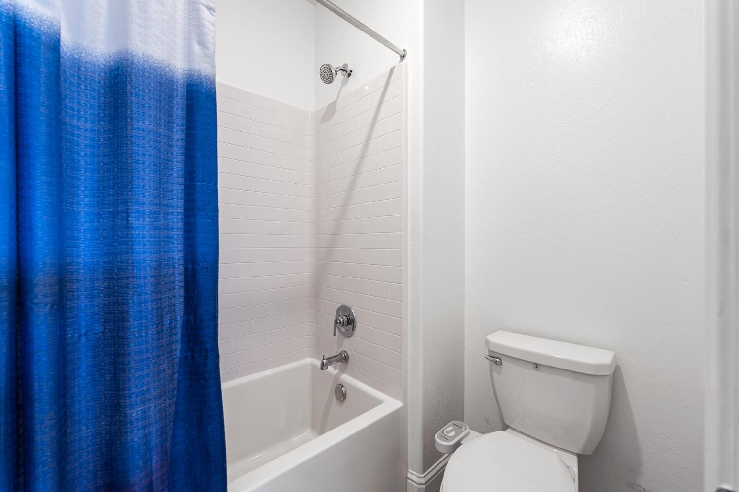 6338 E Ramona Way, Fresno, CA 93727