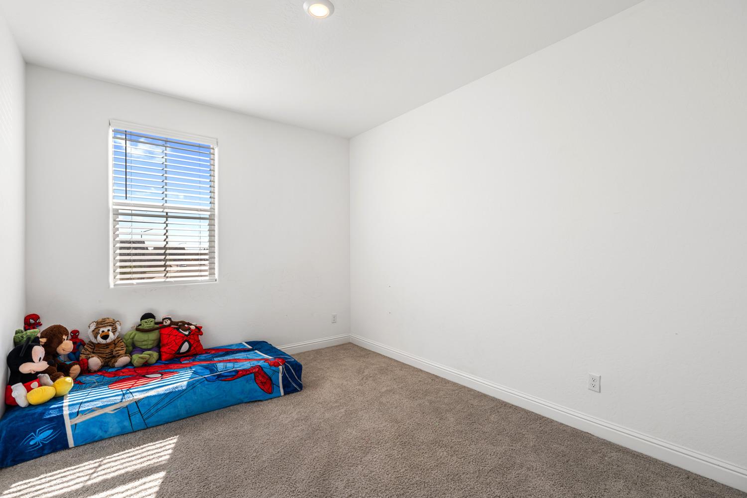 6338 E Ramona Way, Fresno, CA 93727