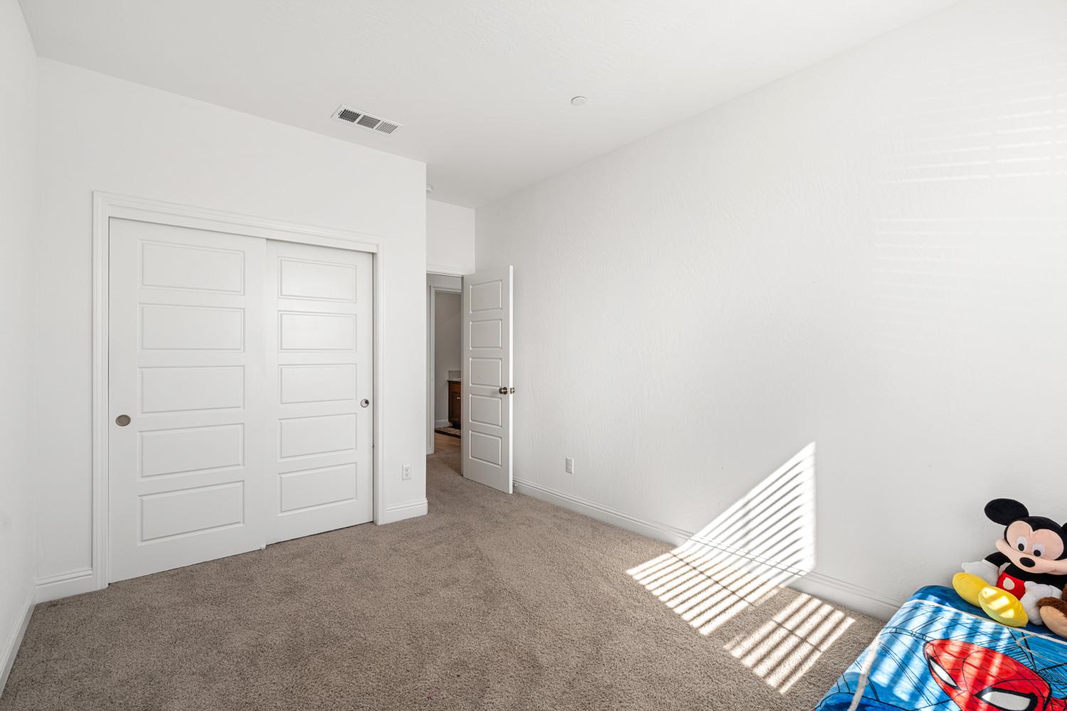 6338 E Ramona Way, Fresno, CA 93727