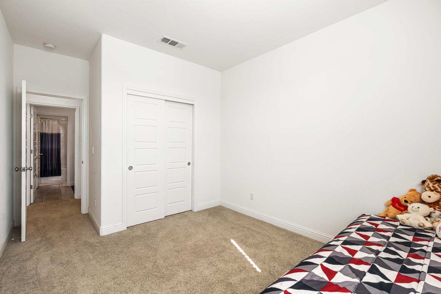 6338 E Ramona Way, Fresno, CA 93727