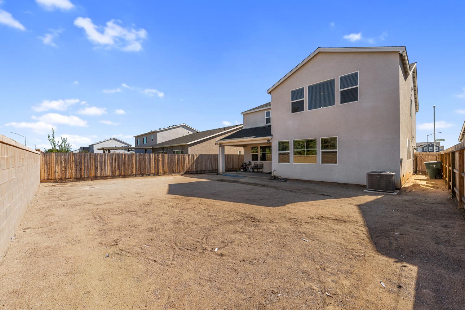 6338 E Ramona Way, Fresno, CA 93727