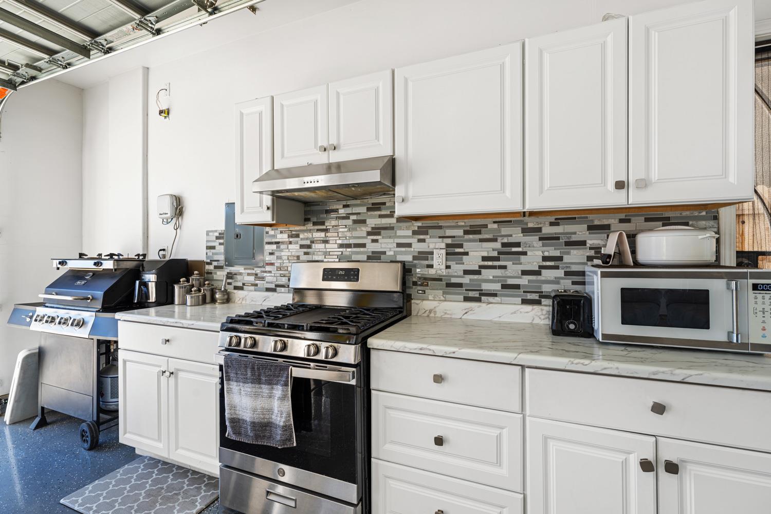 6338 E Ramona Way, Fresno, CA 93727