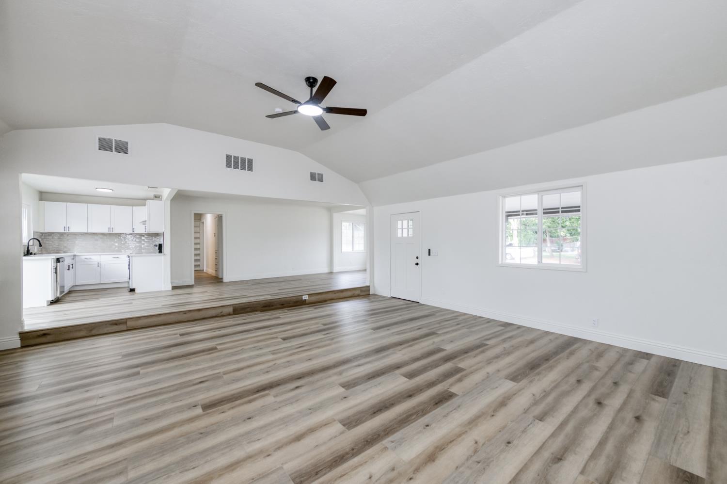 5588 E National Ave, Fresno, CA 93727