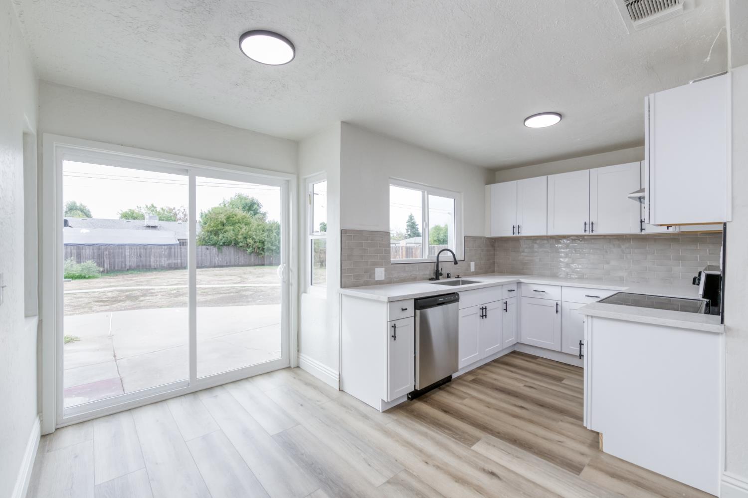 5588 E National Ave, Fresno, CA 93727