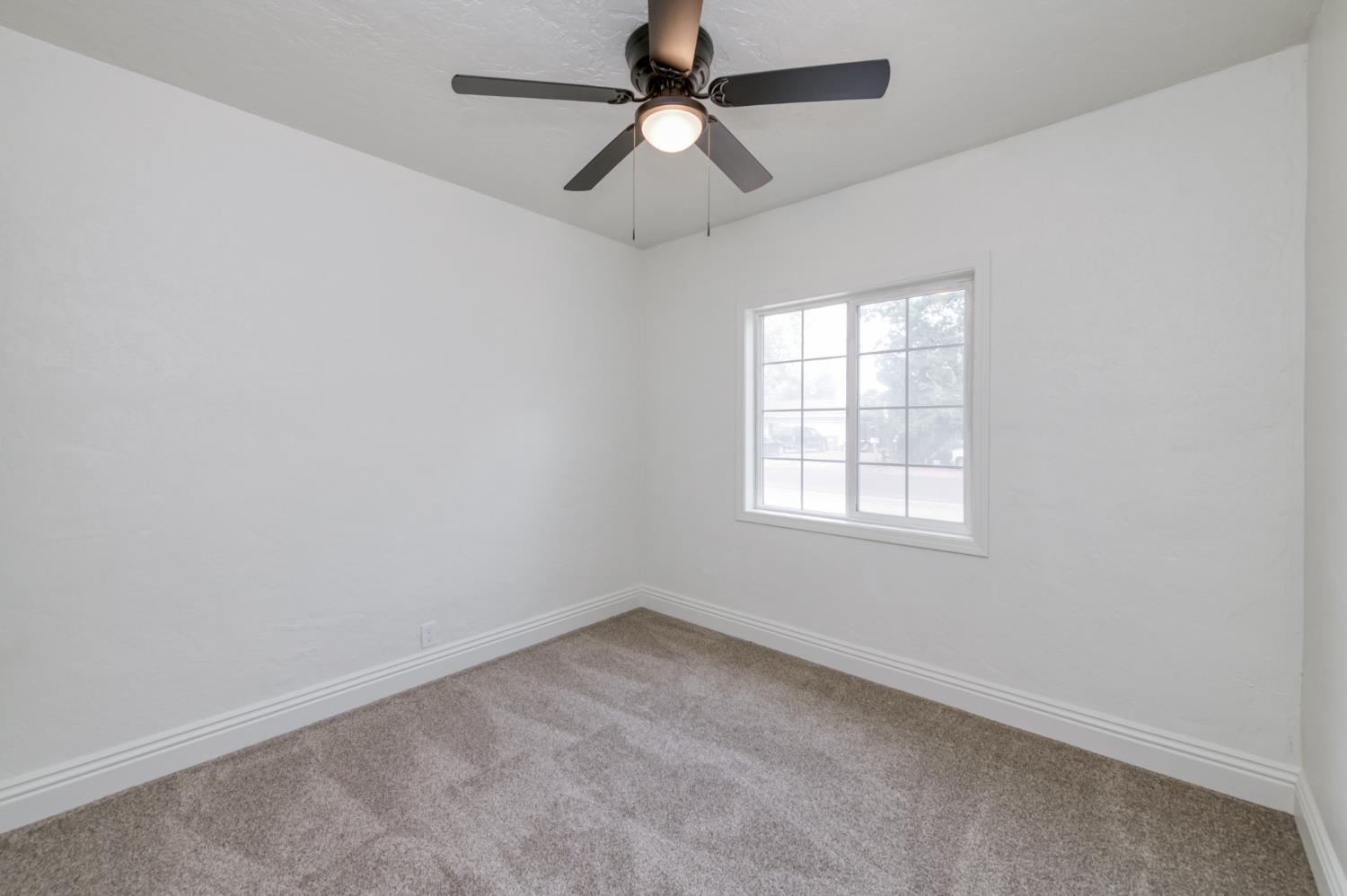 5588 E National Ave, Fresno, CA 93727