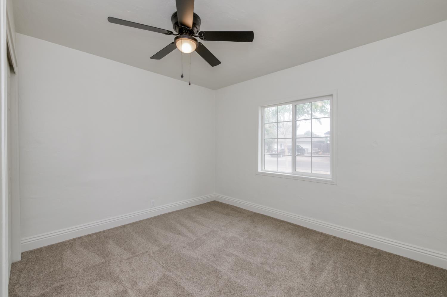 5588 E National Ave, Fresno, CA 93727