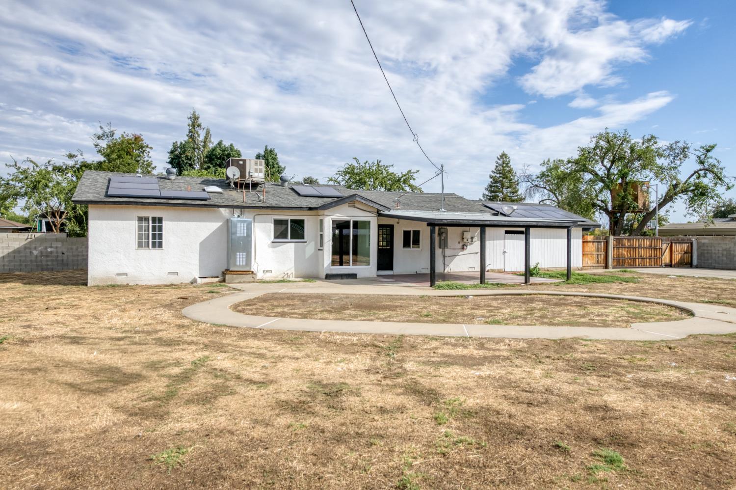 5588 E National Ave, Fresno, CA 93727