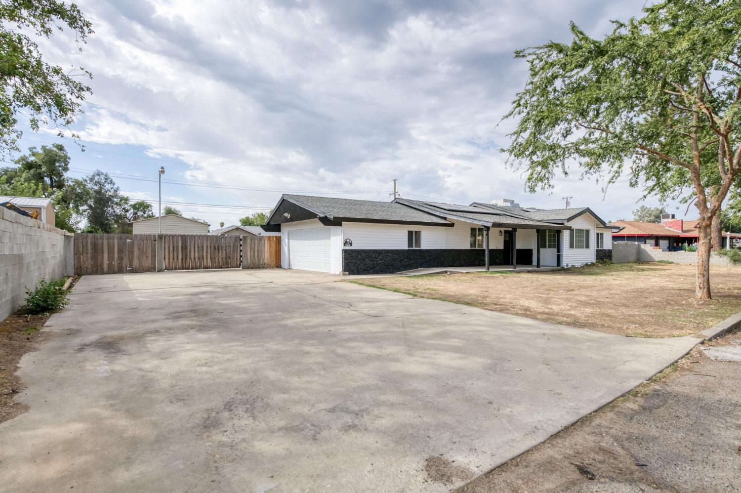5588 E National Ave, Fresno, CA 93727