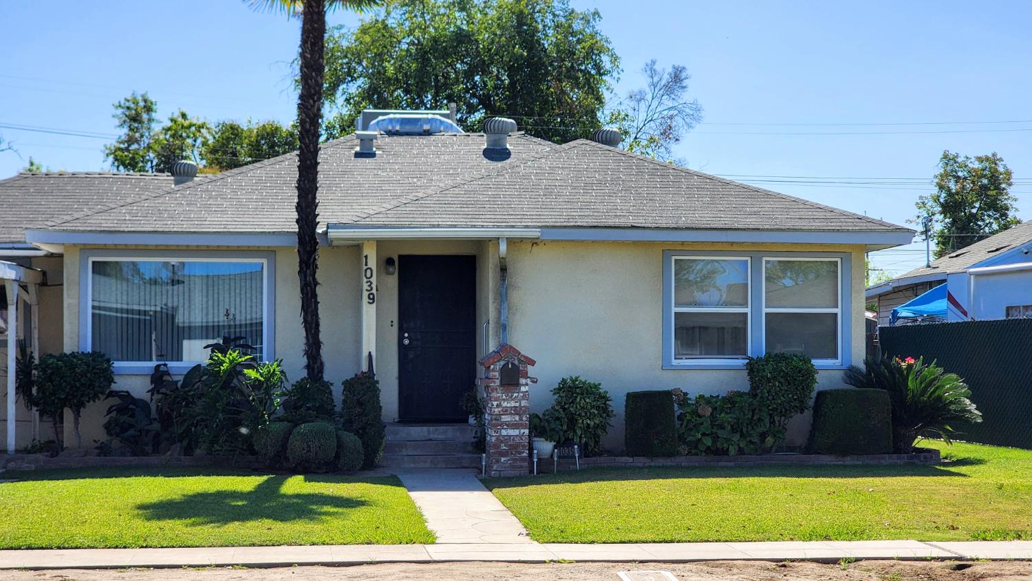 1039 W Saginaw Way, Fresno, CA 93705