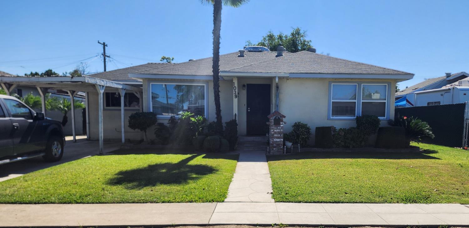 1039 W Saginaw Way, Fresno, CA 93705
