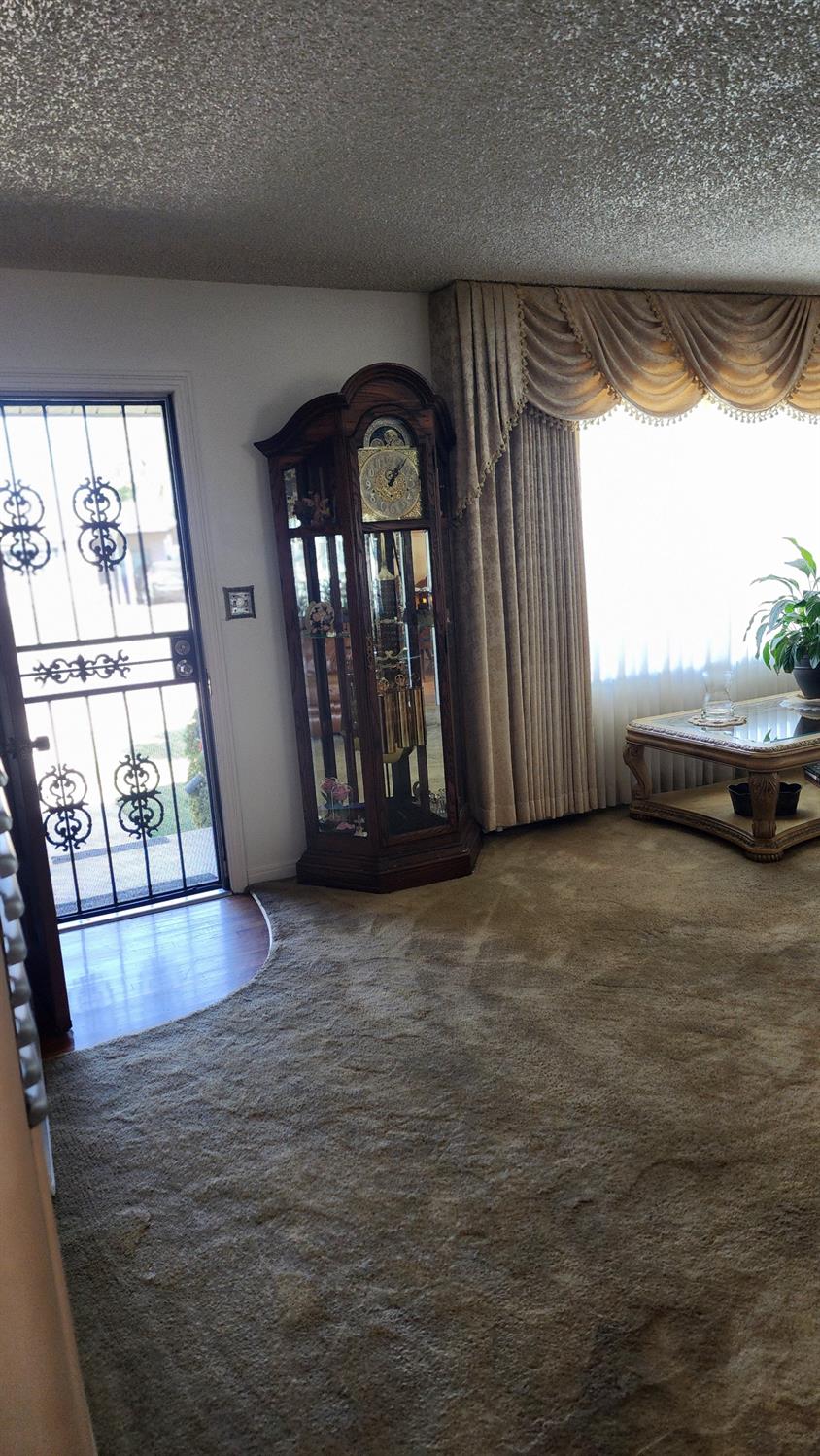 1039 W Saginaw Way, Fresno, CA 93705