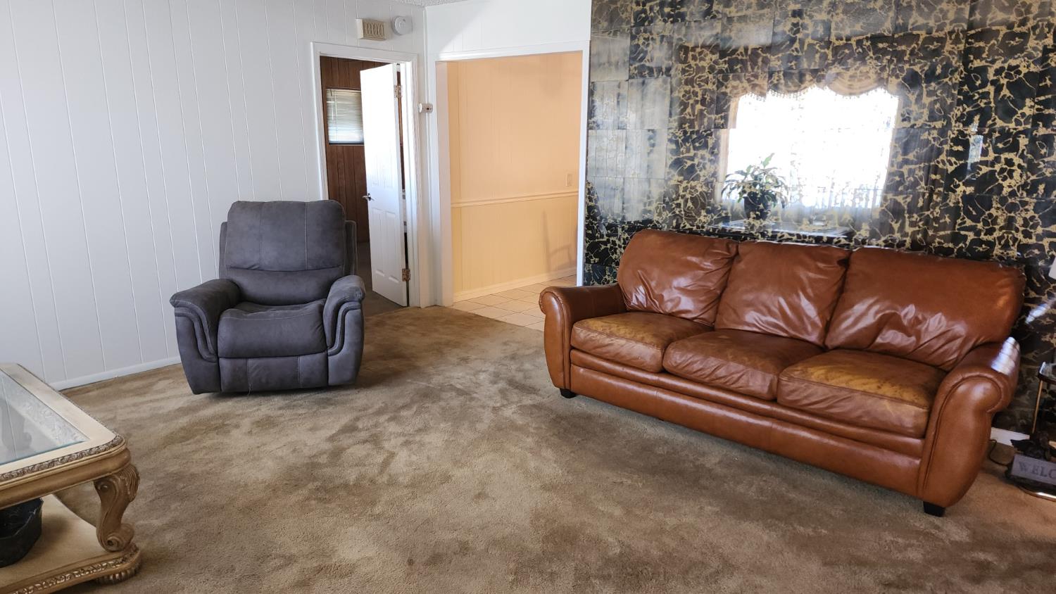 1039 W Saginaw Way, Fresno, CA 93705
