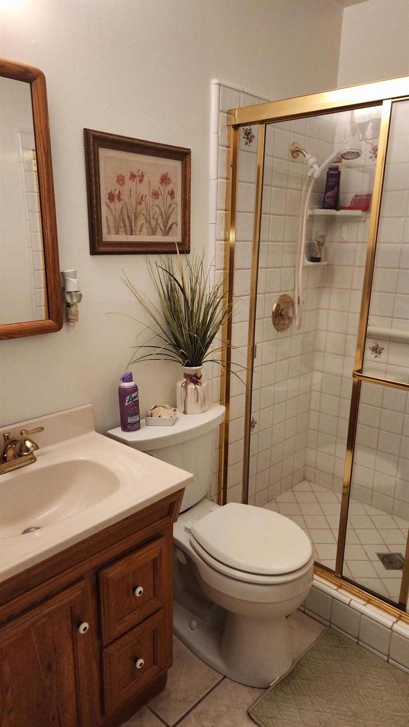 1039 W Saginaw Way, Fresno, CA 93705
