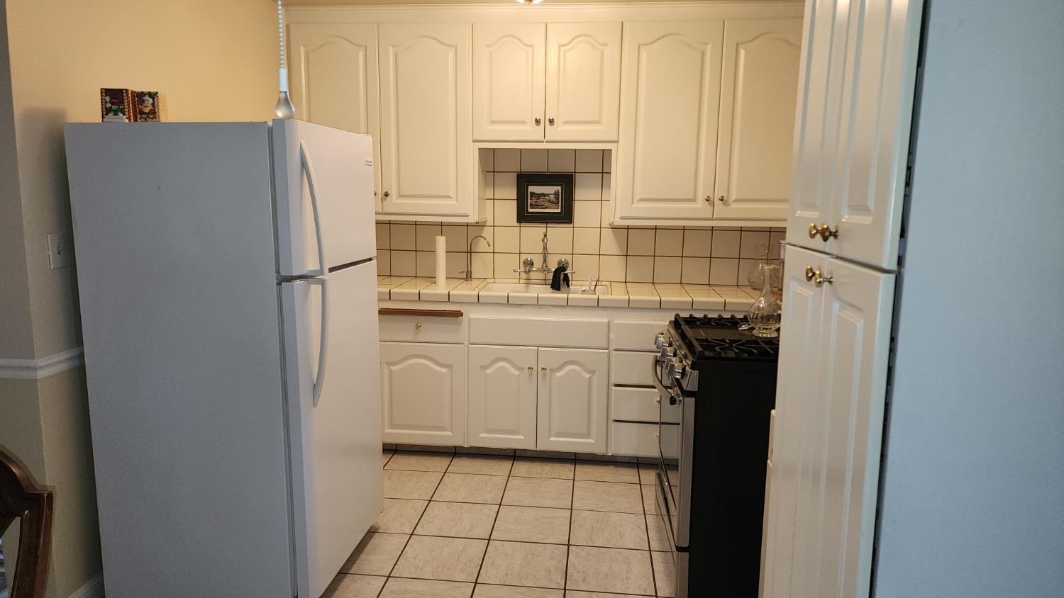 1039 W Saginaw Way, Fresno, CA 93705