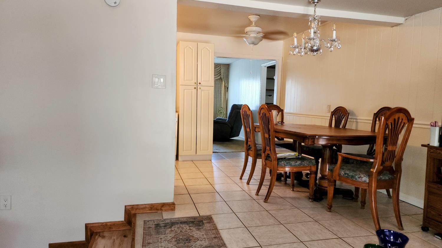 1039 W Saginaw Way, Fresno, CA 93705