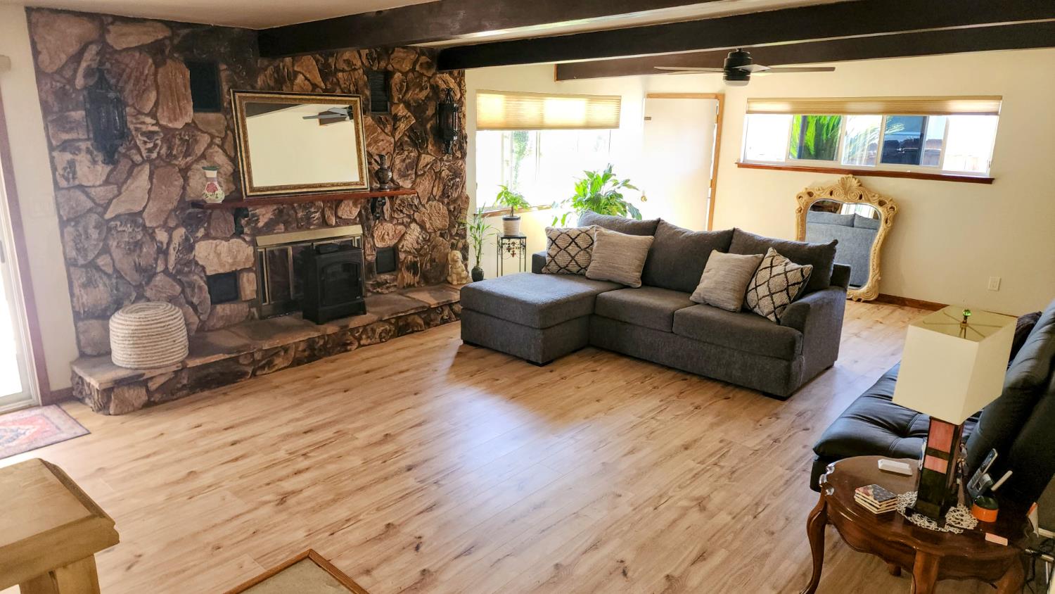 1039 W Saginaw Way, Fresno, CA 93705