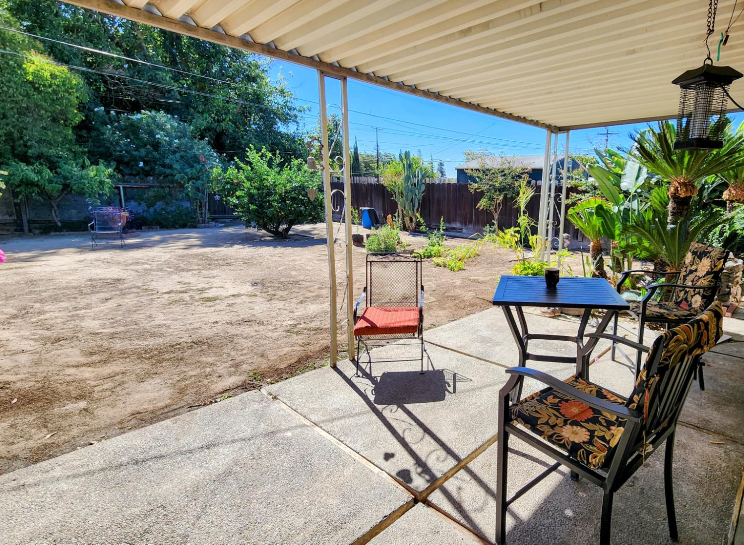 1039 W Saginaw Way, Fresno, CA 93705