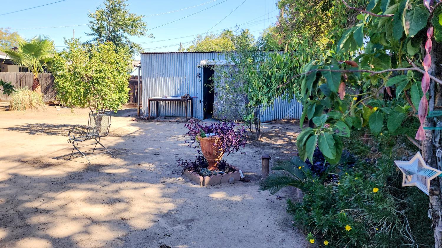1039 W Saginaw Way, Fresno, CA 93705