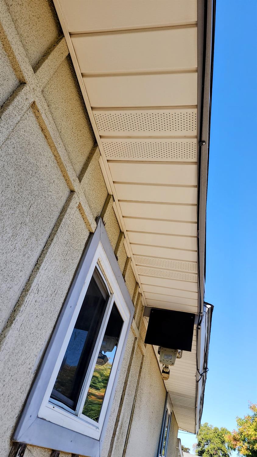 1039 W Saginaw Way, Fresno, CA 93705