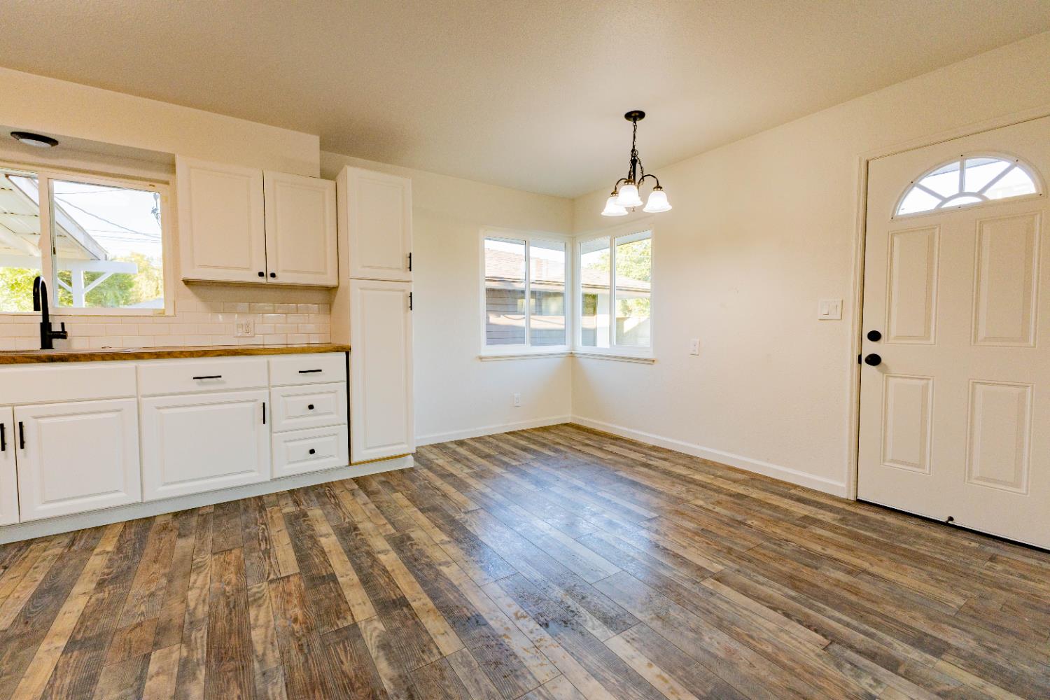 1218 W Fountain Way, Fresno, CA 93705