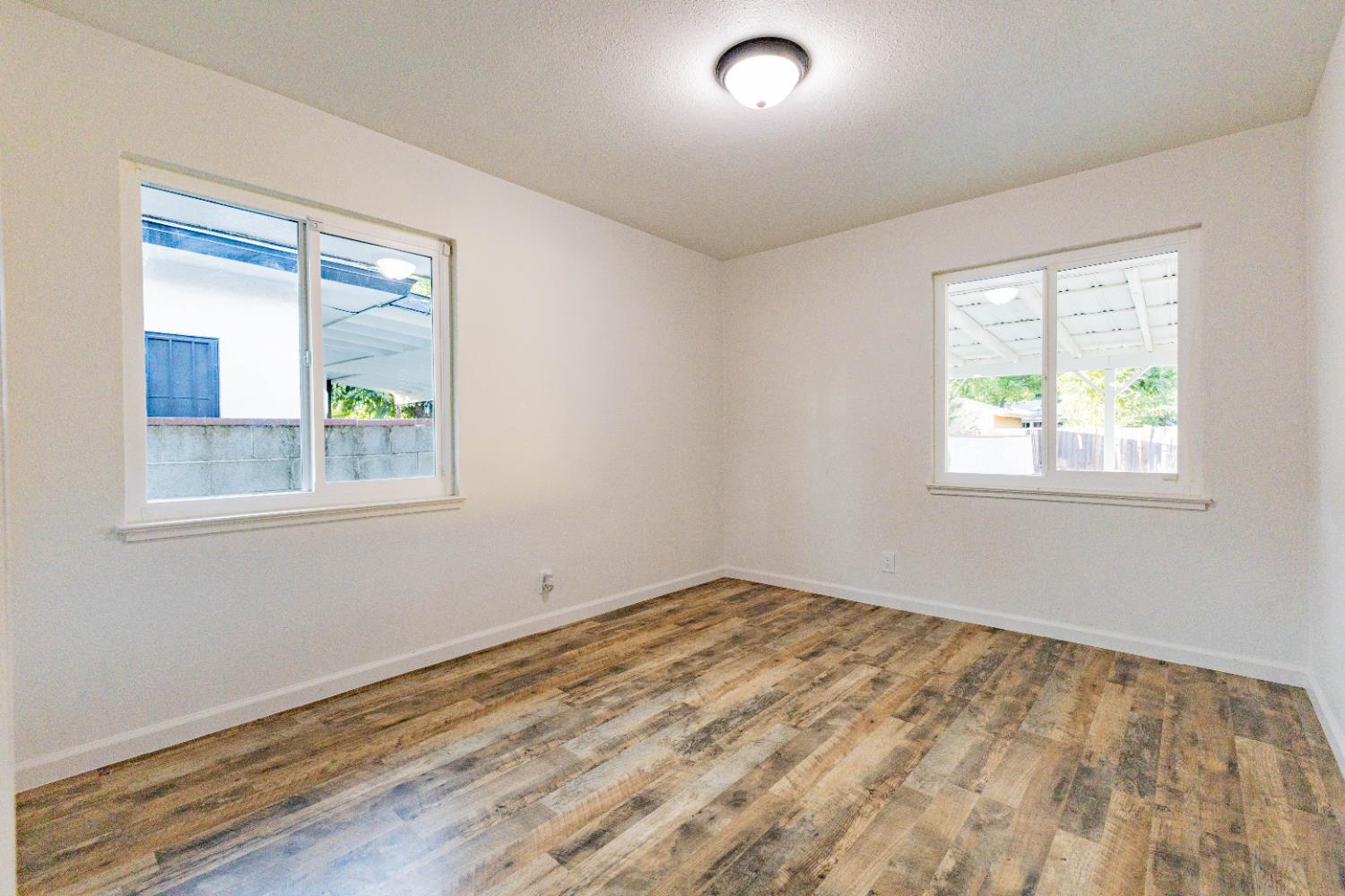 1218 W Fountain Way, Fresno, CA 93705