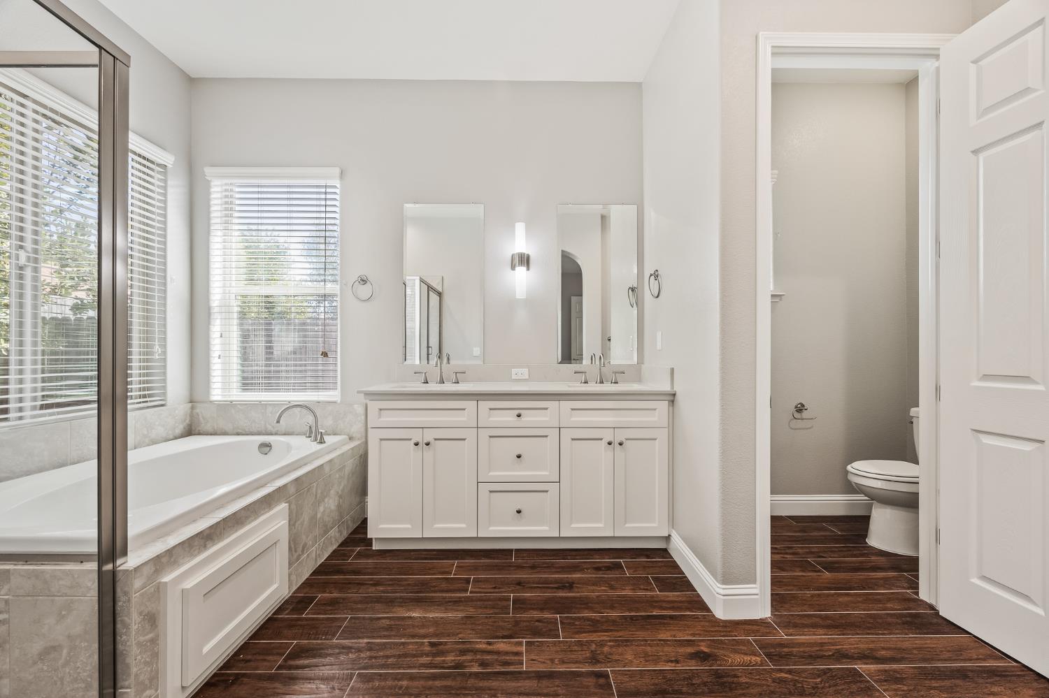 1836 E Bella Rosa Ave, Fresno, CA 93730