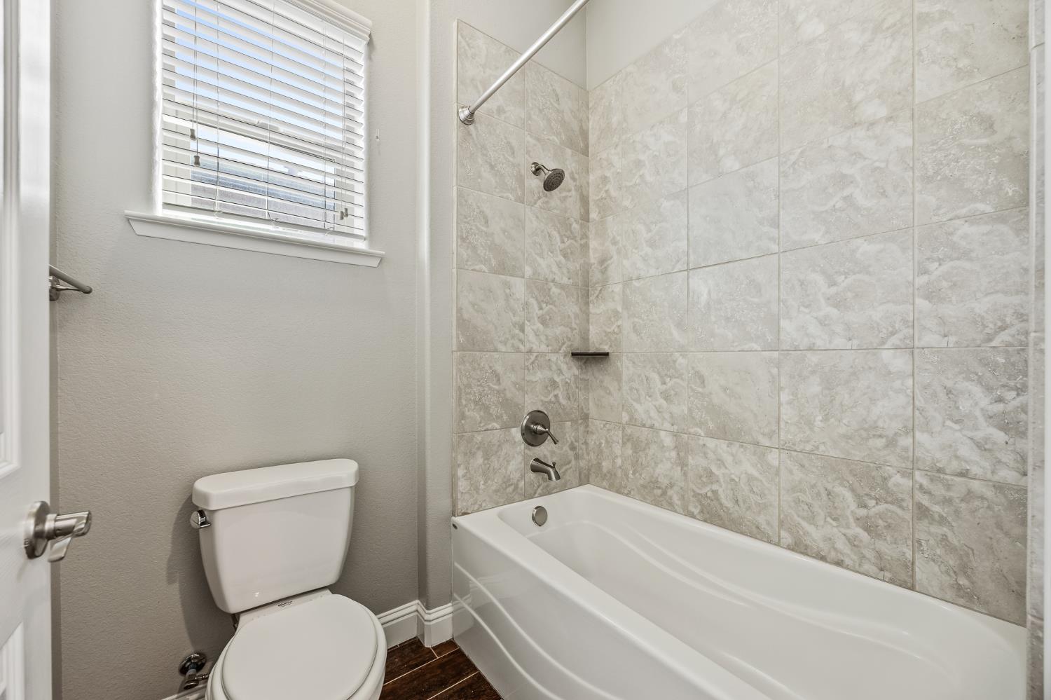 1836 E Bella Rosa Ave, Fresno, CA 93730