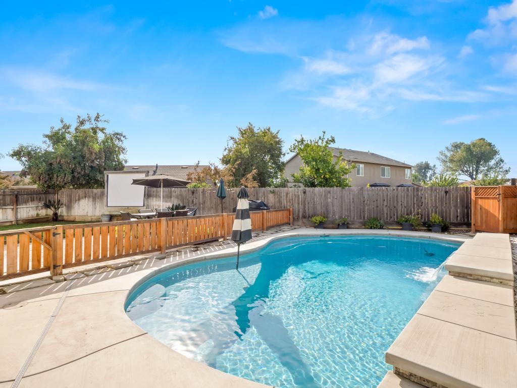 5774 E Beck Ave, Fresno, CA 93727