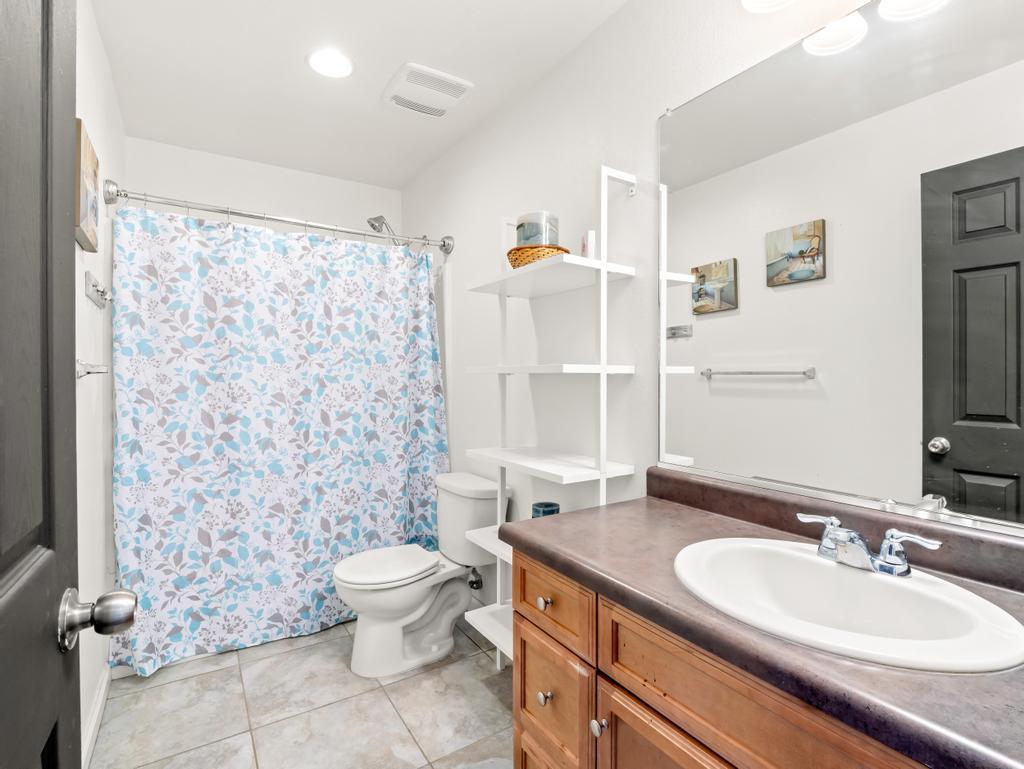 5774 E Beck Ave, Fresno, CA 93727