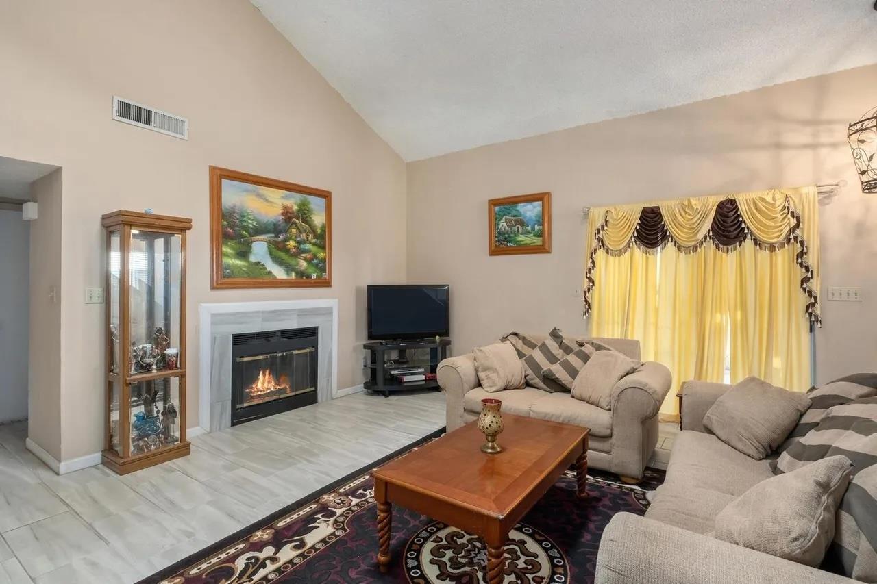 2780 N Marty, Fresno, CA 93722